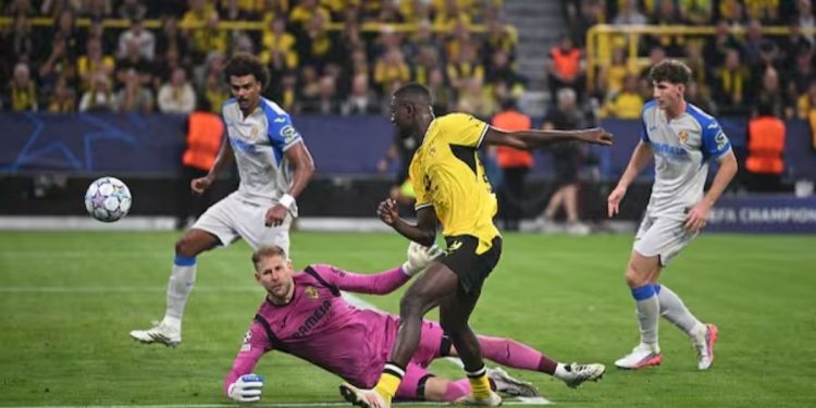 El Villarreal cae ante el Borussia Dortmund (3-2) tras un tramo final caótico en la Champions League