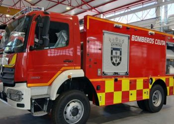 Los Bomberos dan por extinguido un grave incendio en el Monte de la Tortuga que ha quemado hasta 10.000 metros cuadrados
