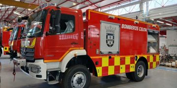 Los Bomberos dan por extinguido un grave incendio en el Monte de la Tortuga que ha quemado hasta 10.000 metros cuadrados