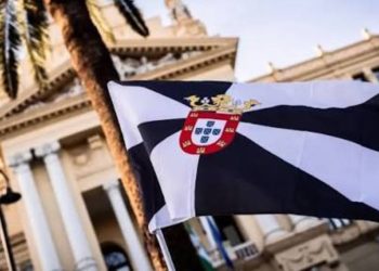 Roban la bandera de Ceuta del Ayuntamiento de Málaga colocada en solidaridad por la crisis migratoria