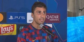 Rodri Hernández pide disculpas al Valencia por sus palabras en el banquillo de Mestalla: «Fue una expresión de sorpresa, no quise burlarme»