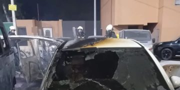 Ola de vandalismo en Ceuta: cinco vehículos calcinados en el aparcamiento del CEIP Reina Sofía