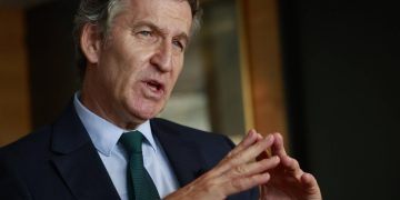 Feijóo exige «prudencia» y coordinación a los barones del PP tras la desclasificación de los informes sobre Ceuta