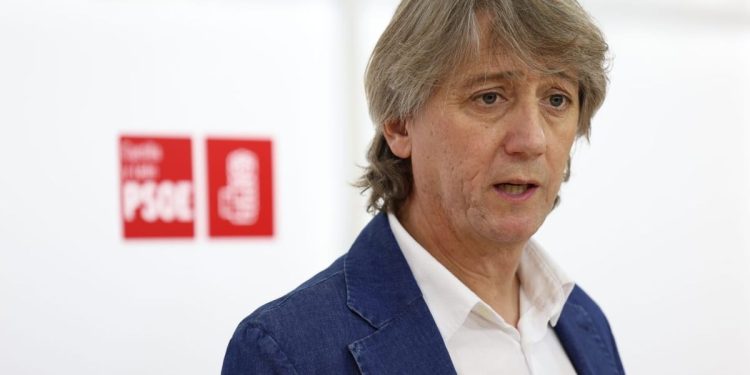 El socialista Carlos Martínez tilda de «crisis territorial» lo sucedido en Ceuta y defiende a Marruecos en las Cortes de Castilla y León
