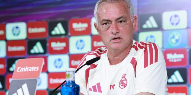 Mourinho busca el blindaje del Bernabéu ante el Rayo: «Cuando existe unión con el estadio, un equipo es casi imbatible»