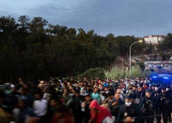 Más de 800 migrantes se trasladan al campamento de Los Rosales