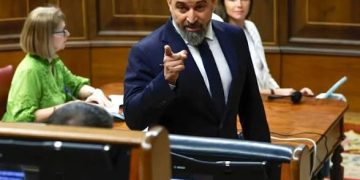 Vox pide desplegar a la Armada en la frontera de Ceuta y fijar «reglas de enfrentamiento» para el Ejército