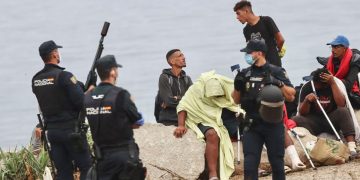 Una policía en la UCI tras sufrir un infarto por la extrema presión laboral en Ceuta