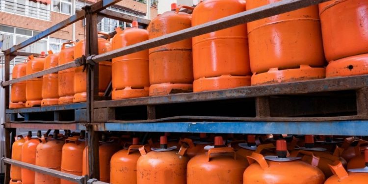 El precio de la bombona de butano sube un 4,96% este martes y alcanza su máximo en cuatro años hasta los 18,84 euros