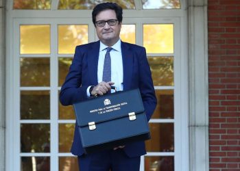 Óscar López acusa a jueces de actuar como “salvapatrias”