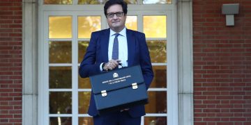 Óscar López acusa a jueces de actuar como “salvapatrias”