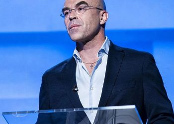Vox propone aplicar el artículo 102 para juzgar a Sánchez