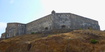 El Fuerte del Príncipe Alfonso de Ceuta sufre daños y quemas