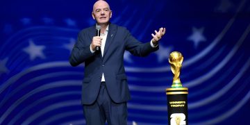 Infantino visitará España mientras sigue la disputa por la final del Mundial 2030