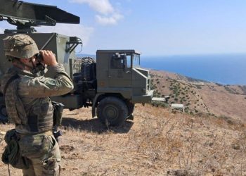 El Ejército despliega artillería de costa en Cádiz para reforzar la vigilancia del flanco sur de España