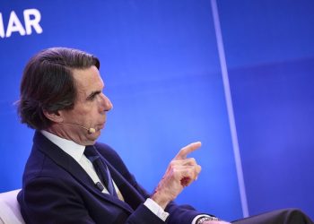 Aznar acusa al Gobierno de Sánchez de ser “capaz de cualquier cosa” y critica la ley de nietos por su impacto electoral