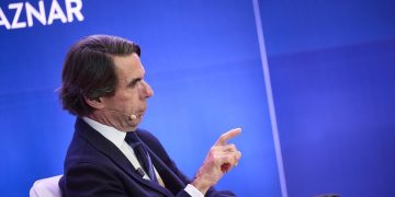 Aznar acusa al Gobierno de Sánchez de ser “capaz de cualquier cosa” y critica la ley de nietos por su impacto electoral