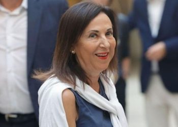 Robles condecora a agentes del CNI en plena polémica por los avisos previos a la crisis de Ceuta