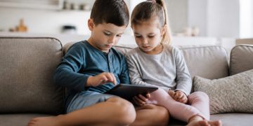 Pantallas y niños: pautas realistas por edades