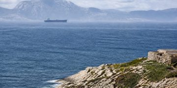 El paso del Estrecho visto desde Ceuta: curiosidades del cruce marítimo