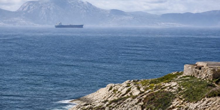 El paso del Estrecho visto desde Ceuta: curiosidades del cruce marítimo