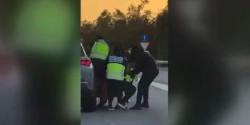 Cinco falsos policías secuestran a un conductor en la AP-7 en Barcelona tras asaltarlo a plena luz del día