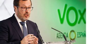 Vox acatará el reparto autonómico de menores de Ceuta solo si se acredita su minoría de edad y se agotan las devoluciones a Marruecos