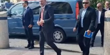 Manfred Weber muestra apoyo a trabajadores de Ceuta