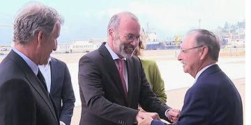 «¿Qué busca Sánchez? ¿Mantener el caos?»: Manfred Weber vuelve «impresionado» de su visita a Ceuta