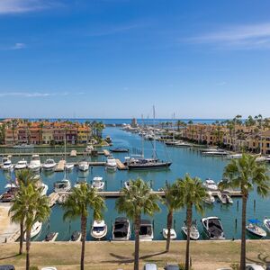 Puerto Sotogrande y Fundación Navega impulsan la inclusión social