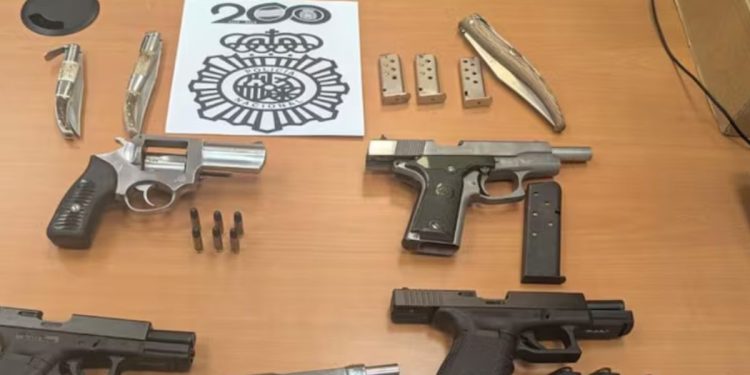 Detenidos 13 miembros de una misma familia tras una tentativa de reyerta con pistolas y cuchillos en Tetuán