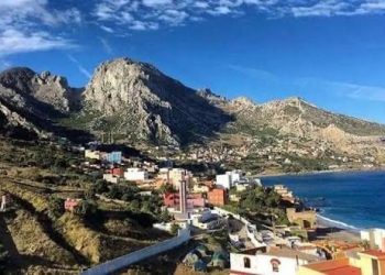 La policía frena un intento de entrada de 150 inmigrantes en la frontera de Benzú, Ceuta