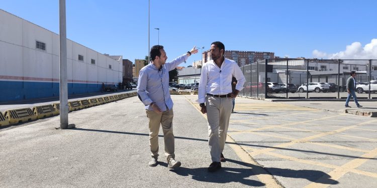 Vox Ceuta recibe al secretario general en su visita