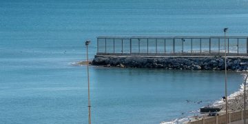 Interior inicia los trámites para alargar el espigón del Tarajal