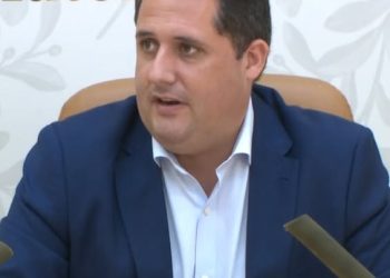Gobierno de Ceuta instala boyas en la playa del Tarajal
