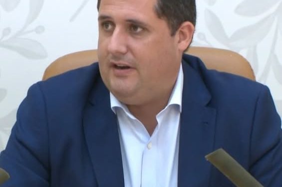 Gobierno de Ceuta instala boyas en la playa del Tarajal
