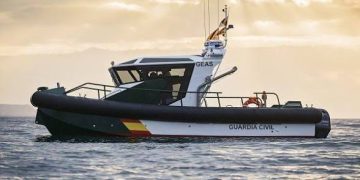 La Guardia Civil intercepta 15 inmigrantes que huían de Ceuta