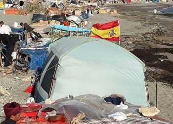La UIR despliega un operativo en el Trampolín para desmantelar un mercado ilegal en el asentamiento de Ceuta