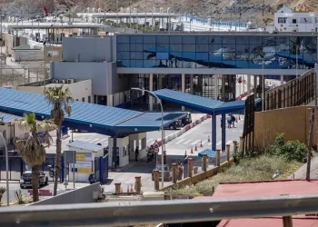 Tranquilidad en las fronteras de Ceuta y Melilla tras un fuerte despliegue policial por la convocatoria de salto masivo