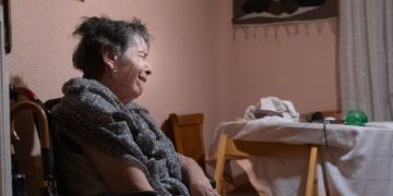 La Policía despliega gas pimienta y derriba la puerta para desahuciar a una anciana de 87 años en el barrio de Retiro