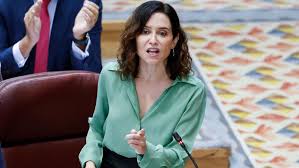 Ayuso defiende que el desahucio de Maricarmen cumplió la ley y arremete contra Sánchez: «Fue uno de los 25.500 que se ejecutan al año»