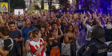 Diez mil personas protestan en Madrid por el desahucio de Maricarmen y reclaman el «ático de Ayuso» para la anciana