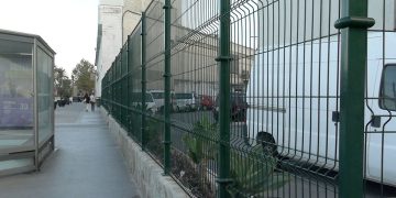 «Queremos vivir en paz»: Junta Obras del Puerto se cierra con vallas e exige presencia militar o policial