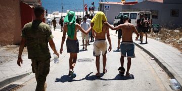Descubren un asentamiento de inmigrantes en las galerías del Sarchal en Ceuta