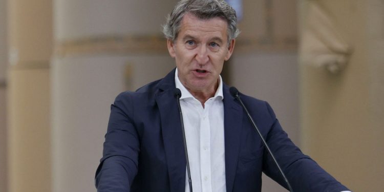 Feijóo plantea suprimir el IVA a los alimentos básicos y rebajar la energía para aliviar la inflación en las familias