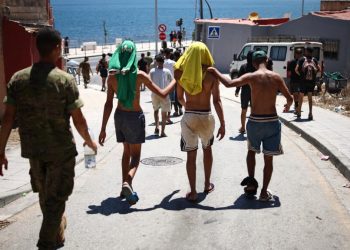 Ceuta avanza en la creación de campamentos temporales para inmigrantes