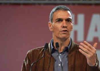 Pedro Sánchez recibe abucheos en Noblejas durante una visita marcada por la tensión por la crisis migratoria