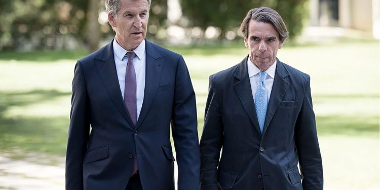 Aznar y Feijóo piden “cabeza fría” frente al Ejecutivo y proponen una “reconstrucción nacional”