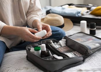 Cómo preparar un botiquín de viaje útil y saber qué revisar antes de salir