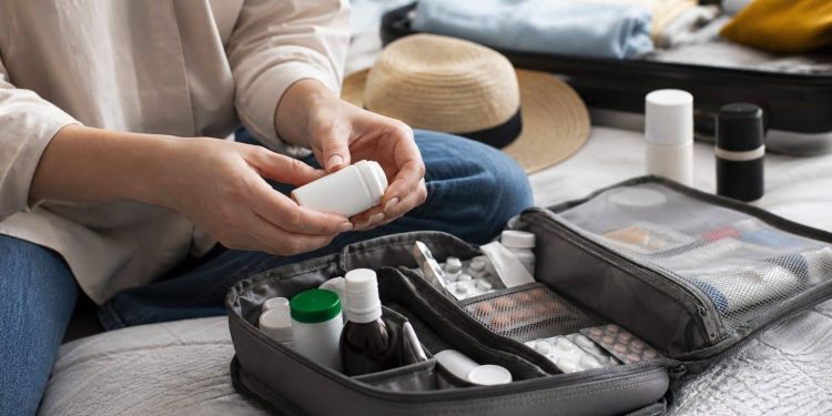 Cómo preparar un botiquín de viaje útil y saber qué revisar antes de salir